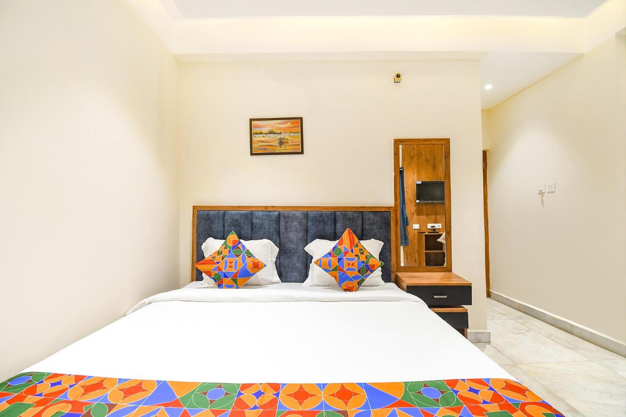 Fabhotel Prime The Golden Plaza - Nr Tarapith Temple Ngoại thất bức ảnh